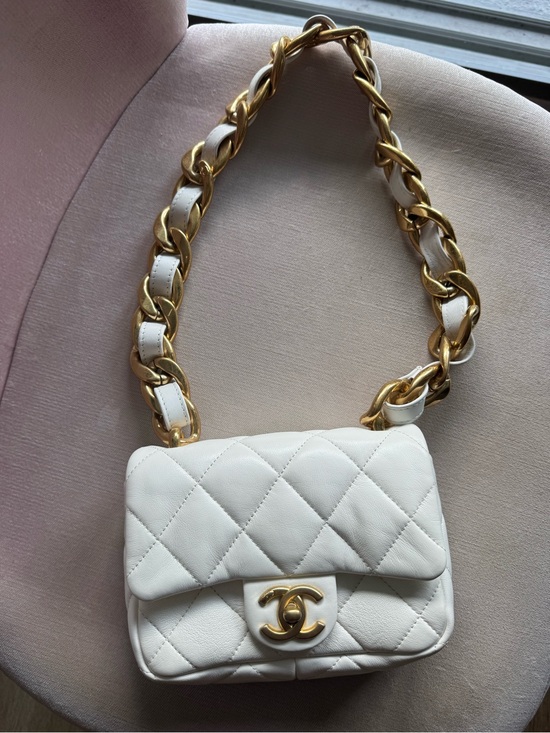 CHANEL Handbags - CHANEL White Quilted Leather Shoulder Bag with Gold Hardware